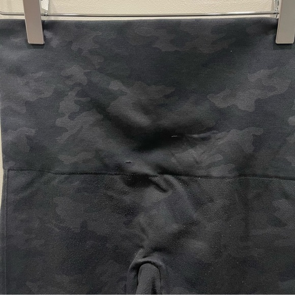 Spanx Look At Me Now Leggings Camo Size XL High Rise - Picture 7 of 9